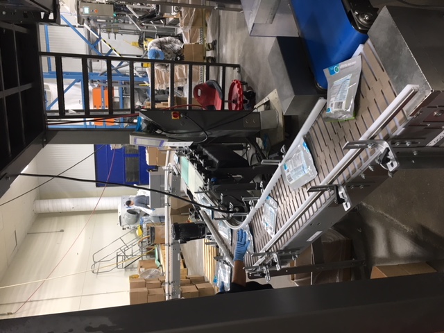 Conveyor transporting products in warehouse