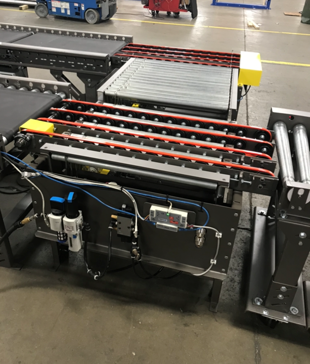 The box and tray transfer conveyor allows for line to line product transfer in a smaller footprint compared to bulky radius curve conveyors