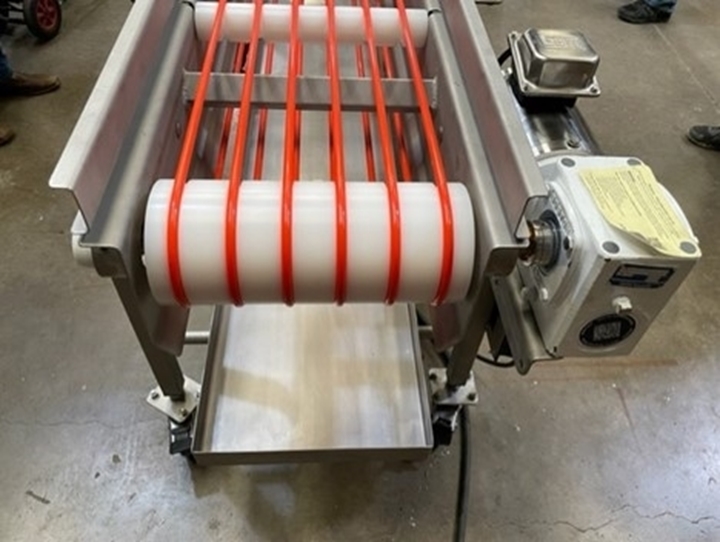 O-Ring Conveyors are ideal for any sanitary environment that requires a conveyor unit with the ability to allow small scrap or debris pieces to fall through the bed of the unit and collect into customized catch trays.
